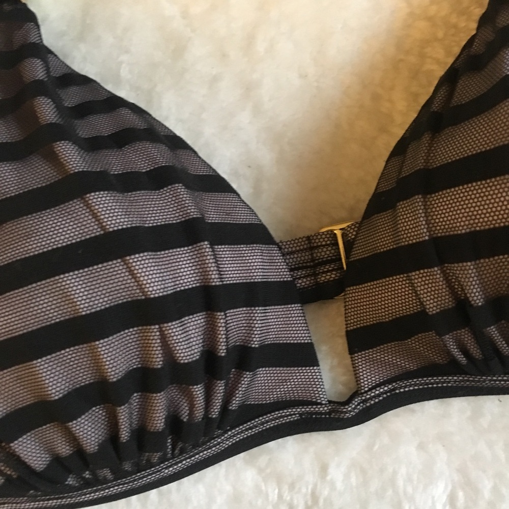 Victoria’s Secret bikini top - Picture 3 of 6